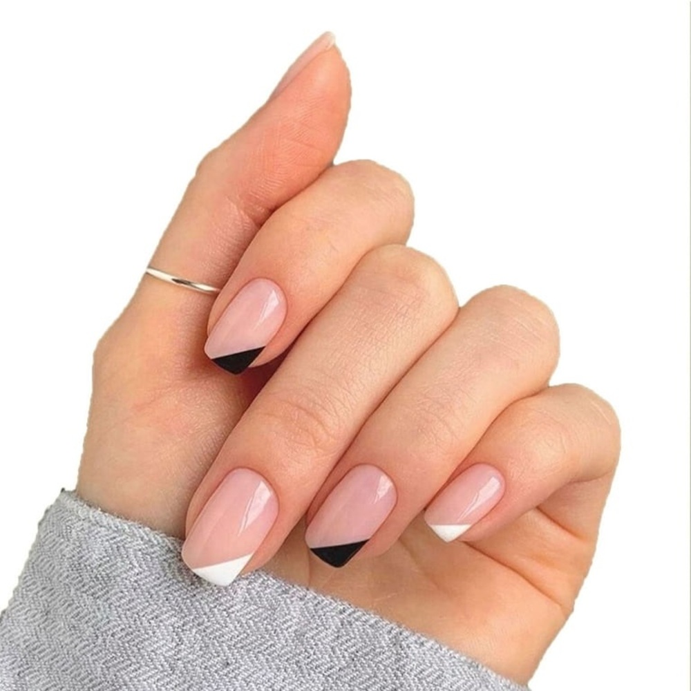 Chic Black and White Nail Art